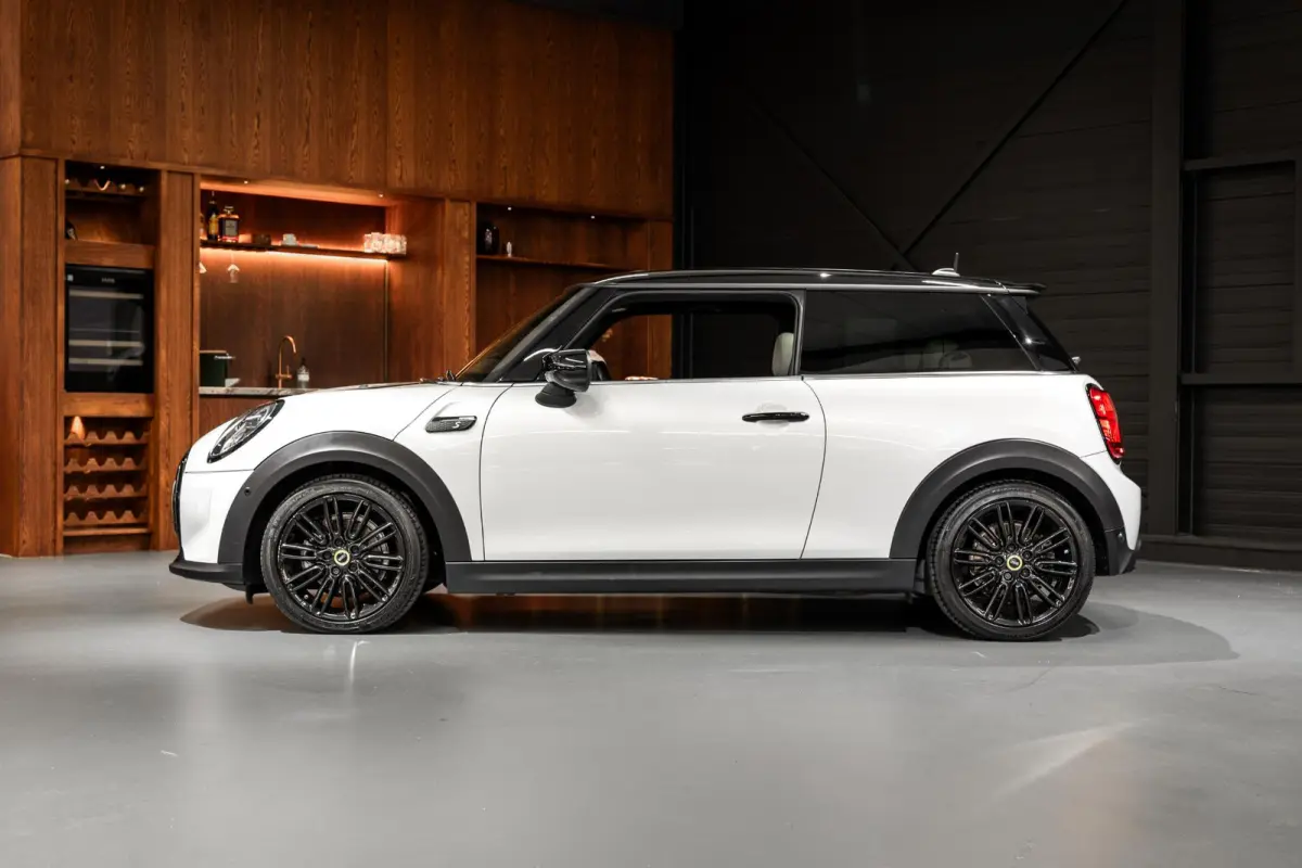MINI Yours 33 kWh SOH93% | Schuifdak | Adapt. cruise | Sportstoelen | NL Auto