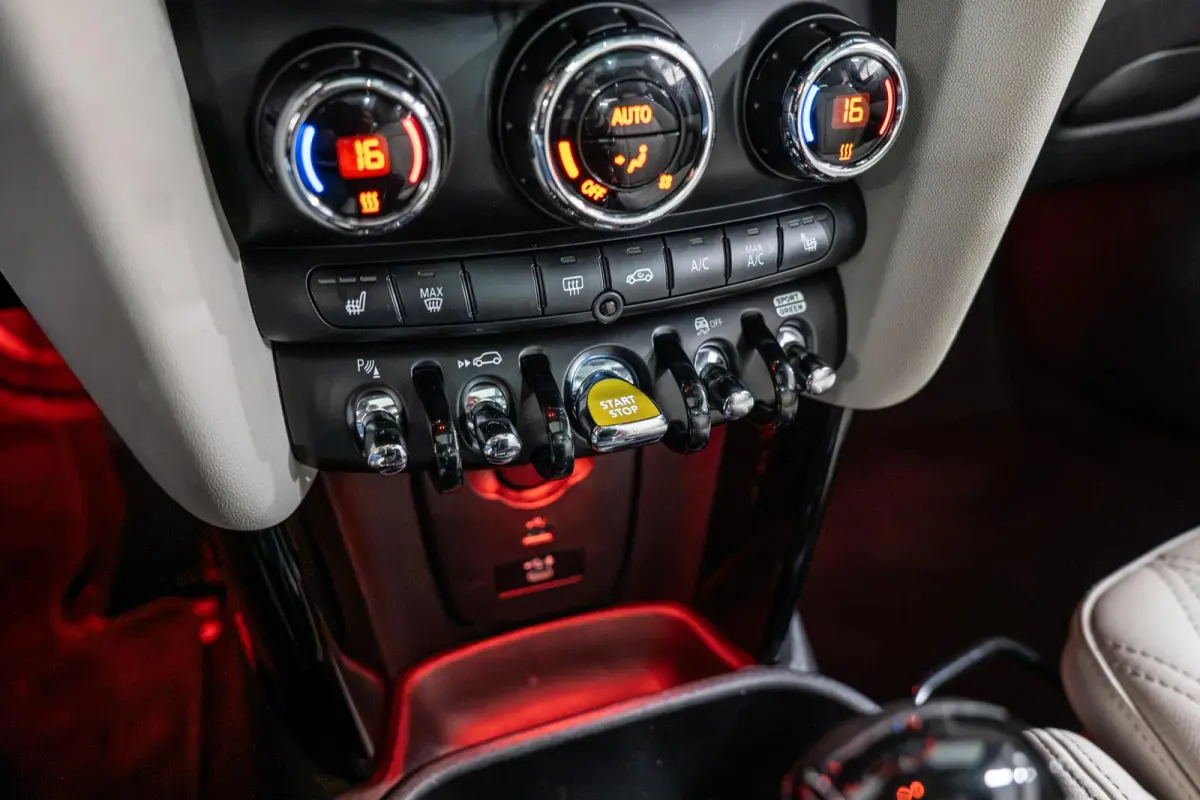 MINI Yours 33 kWh SOH93% | Schuifdak | Adapt. cruise | Sportstoelen | NL Auto