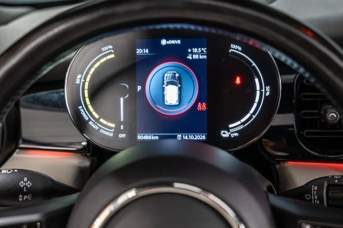 MINI Yours 33 kWh SOH93% | Schuifdak | Adapt. cruise | Sportstoelen | NL Auto