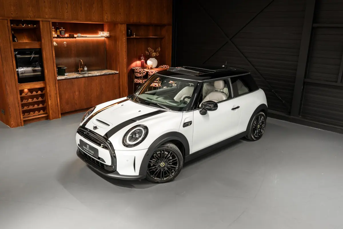 MINI Yours 33 kWh SOH93% | Schuifdak | Adapt. cruise | Sportstoelen | NL Auto