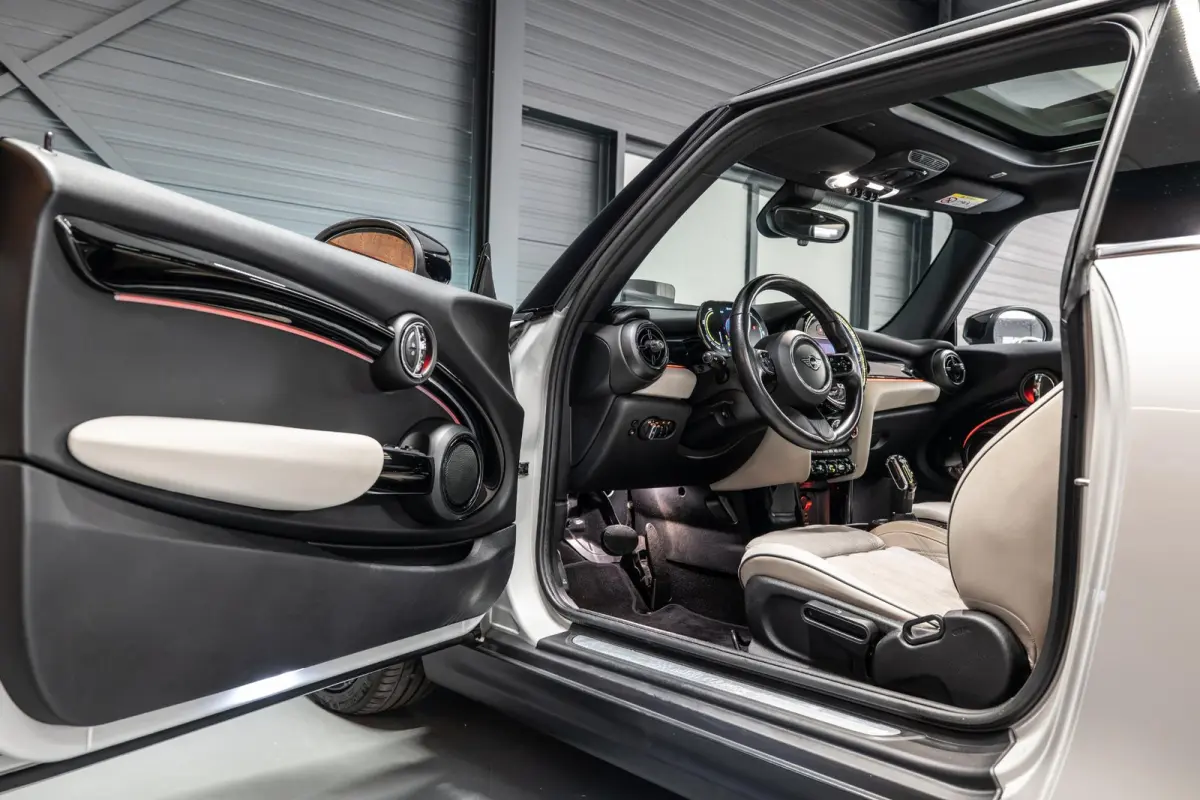 MINI Yours 33 kWh SOH93% | Schuifdak | Adapt. cruise | Sportstoelen | NL Auto
