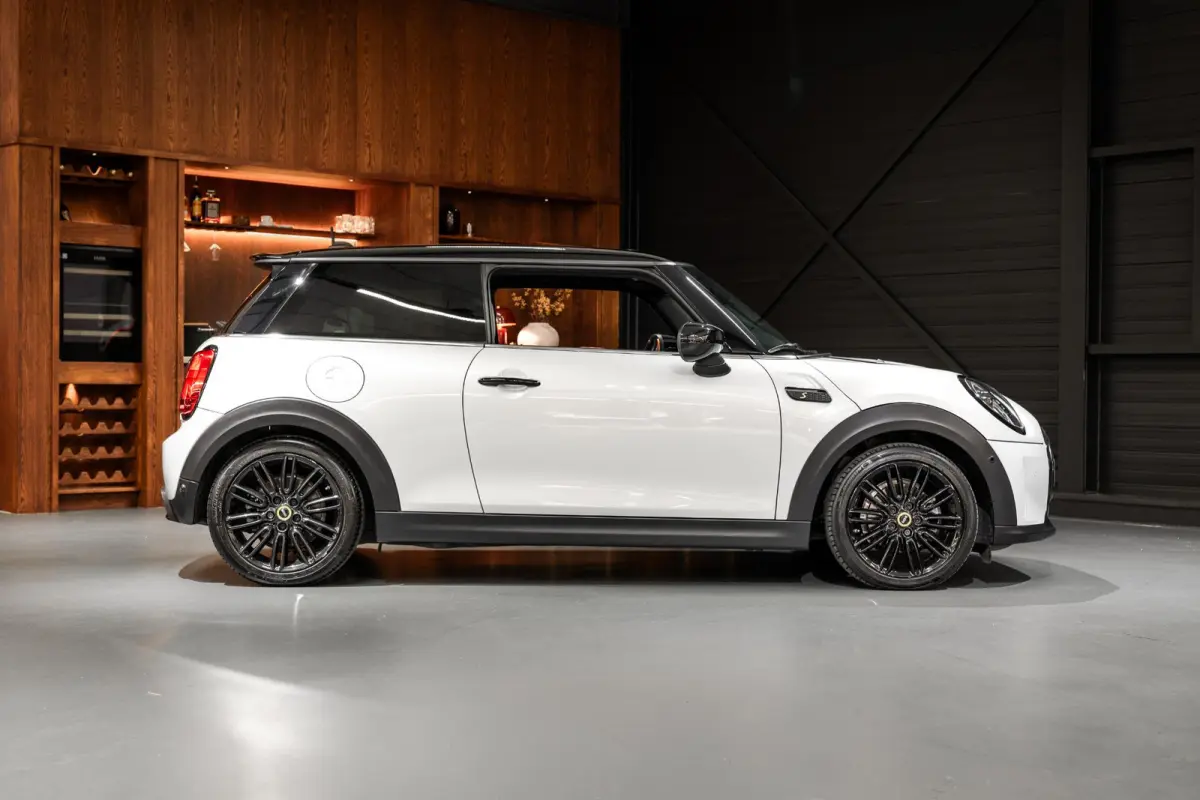 MINI Yours 33 kWh SOH93% | Schuifdak | Adapt. cruise | Sportstoelen | NL Auto