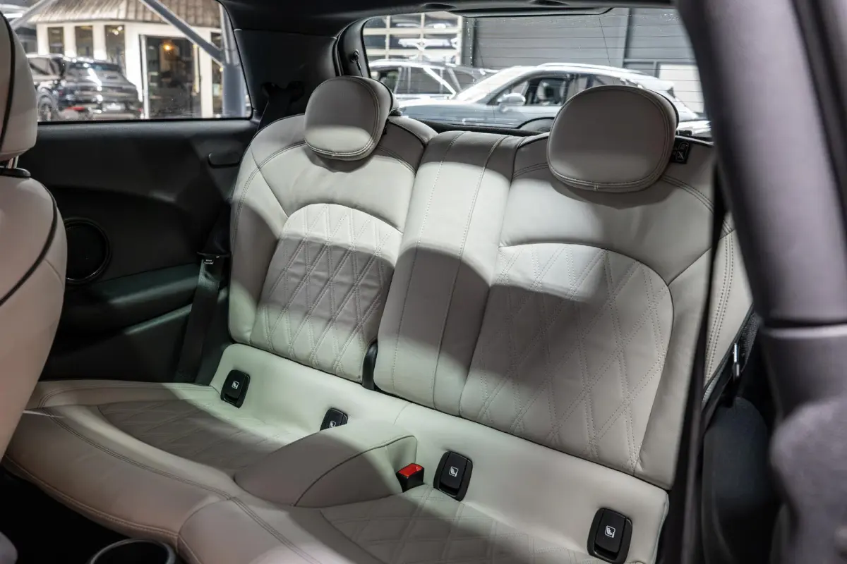 MINI Yours 33 kWh SOH93% | Schuifdak | Adapt. cruise | Sportstoelen | NL Auto