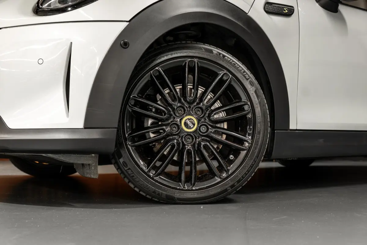 MINI Yours 33 kWh SOH93% | Schuifdak | Adapt. cruise | Sportstoelen | NL Auto