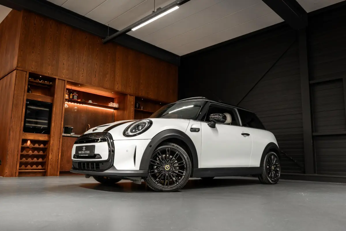 MINI Yours 33 kWh SOH93% | Schuifdak | Adapt. cruise | Sportstoelen | NL Auto