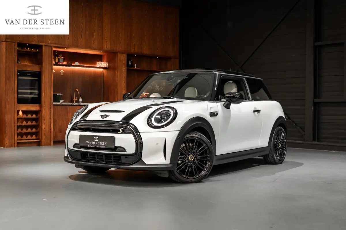 MINI Yours 33 kWh SOH93% | Schuifdak | Adapt. cruise | Sportstoelen | NL Auto