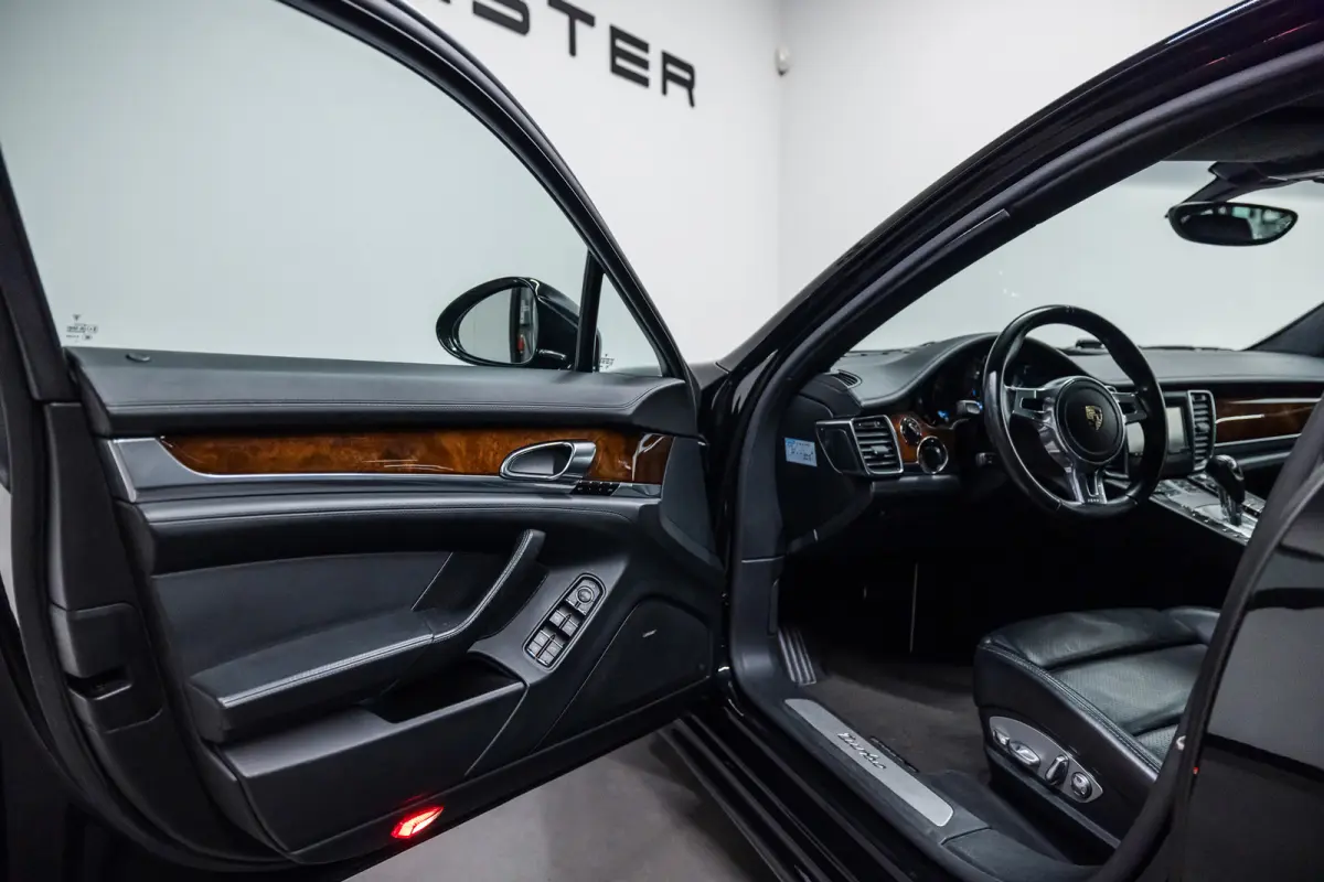 4.8 Turbo Btw auto, Fiscale waarde € 12.000,- (€ 29.710.74 Ex B.T.W) YOUNGTIMER!