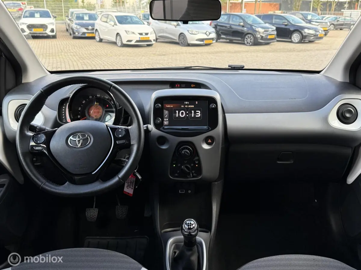 1.0 VVT-i x-play CAMERA | CARPLAY | TOPSTAAT