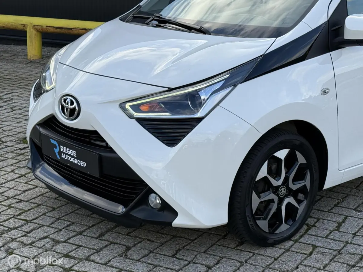 1.0 VVT-i x-play CAMERA | CARPLAY | TOPSTAAT