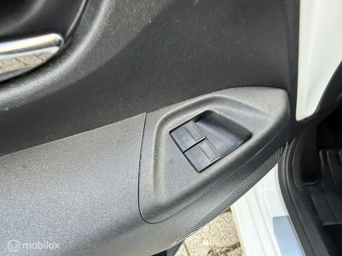 1.0 VVT-i x-play CAMERA | CARPLAY | TOPSTAAT