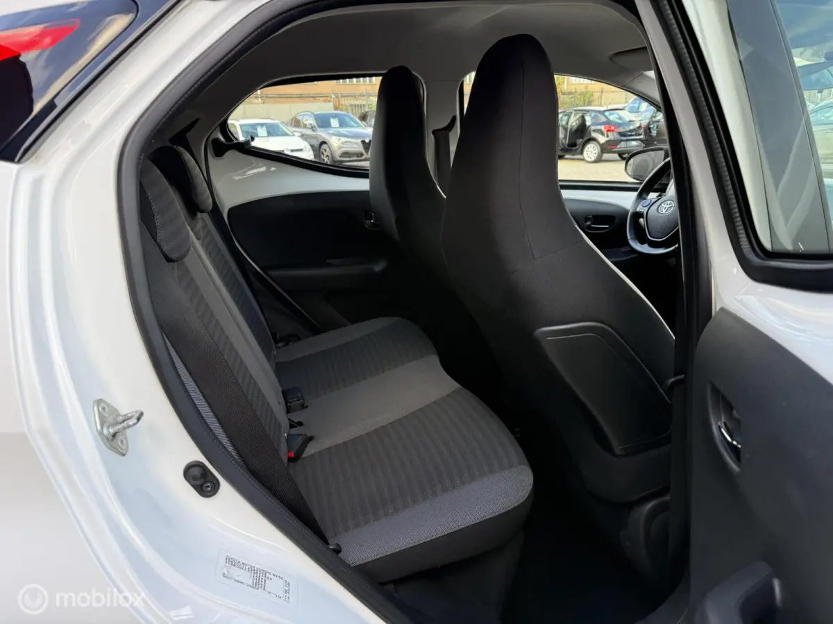 1.0 VVT-i x-play CAMERA | CARPLAY | TOPSTAAT