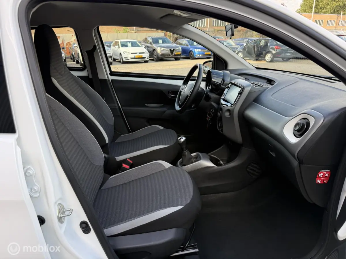 1.0 VVT-i x-play CAMERA | CARPLAY | TOPSTAAT