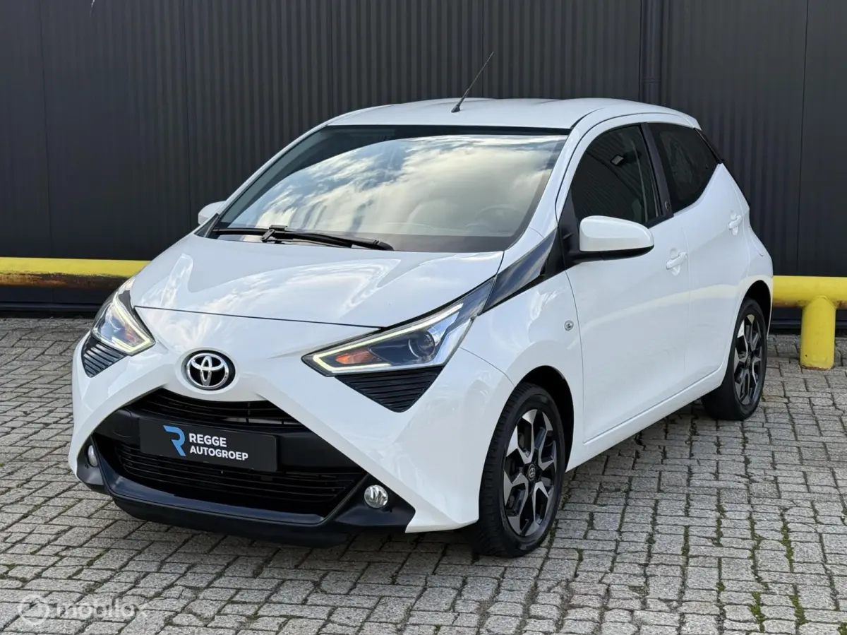1.0 VVT-i x-play CAMERA | CARPLAY | TOPSTAAT