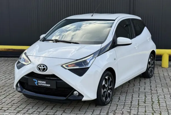 1.0 VVT-i x-play CAMERA | CARPLAY | TOPSTAAT