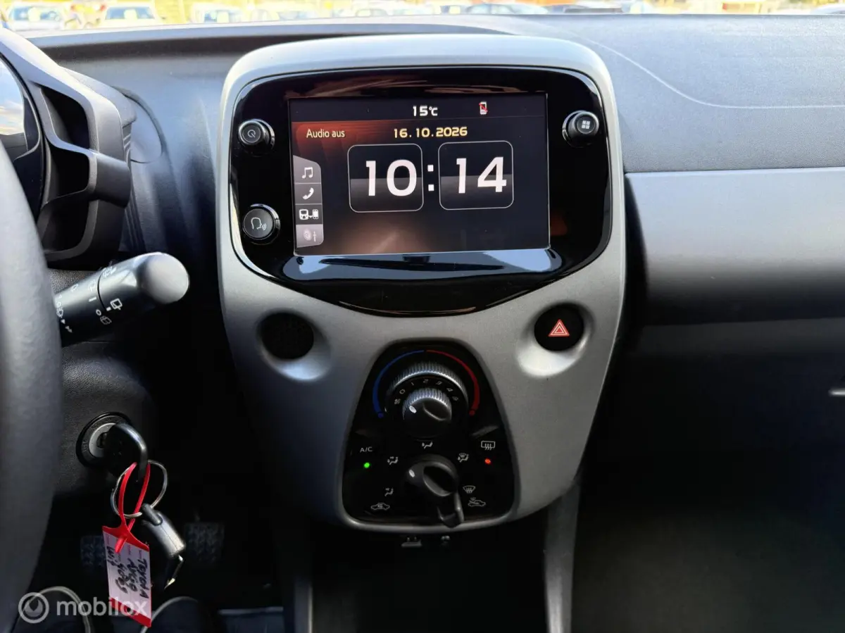 1.0 VVT-i x-play CAMERA | CARPLAY | TOPSTAAT