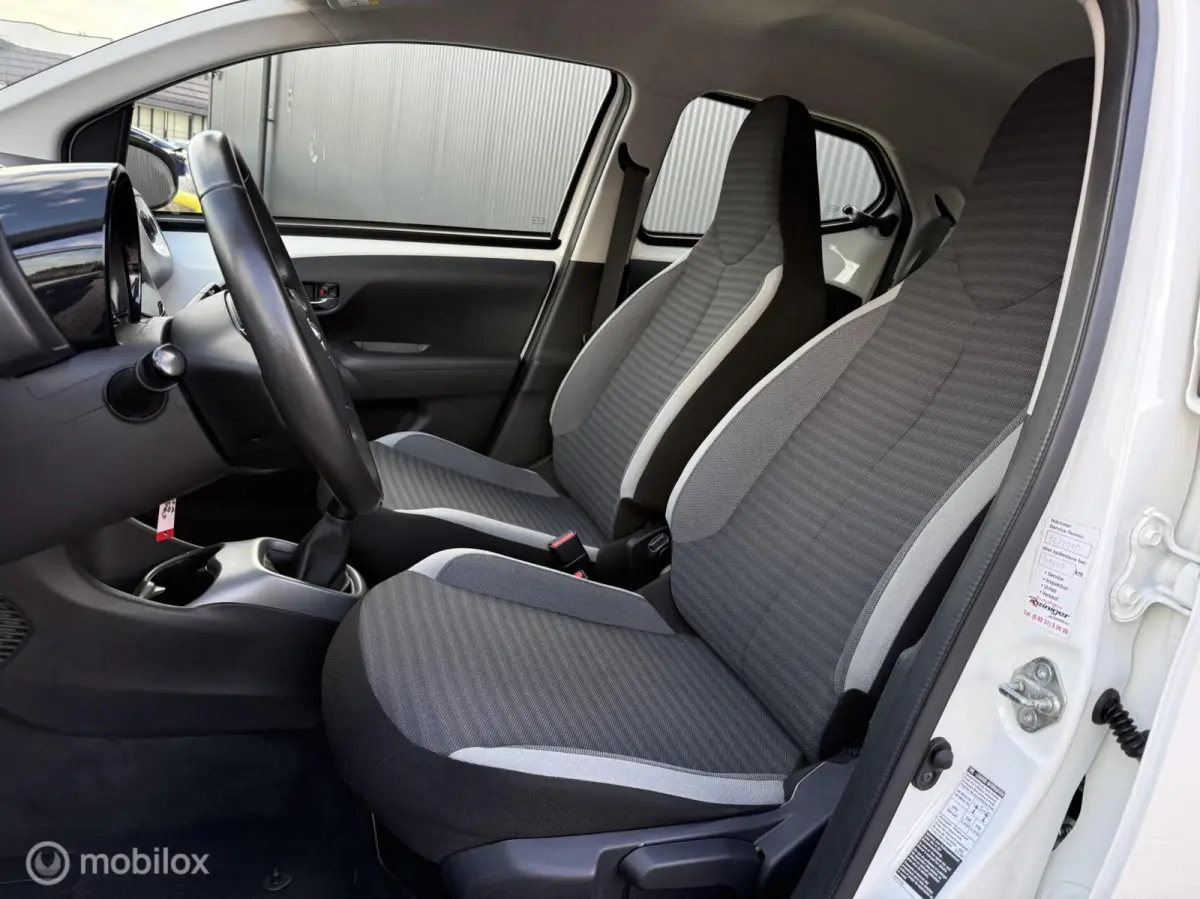 1.0 VVT-i x-play CAMERA | CARPLAY | TOPSTAAT