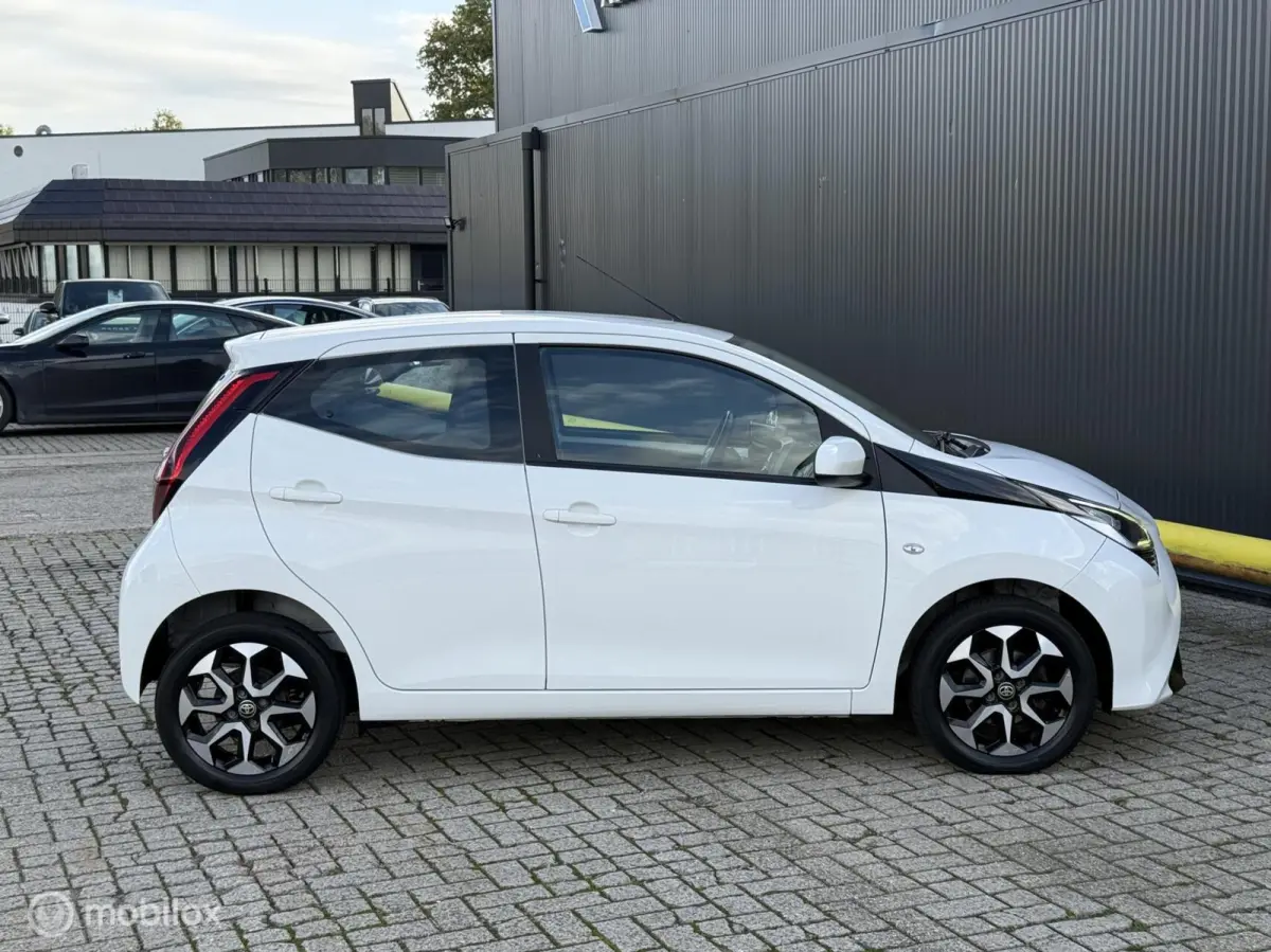 1.0 VVT-i x-play CAMERA | CARPLAY | TOPSTAAT