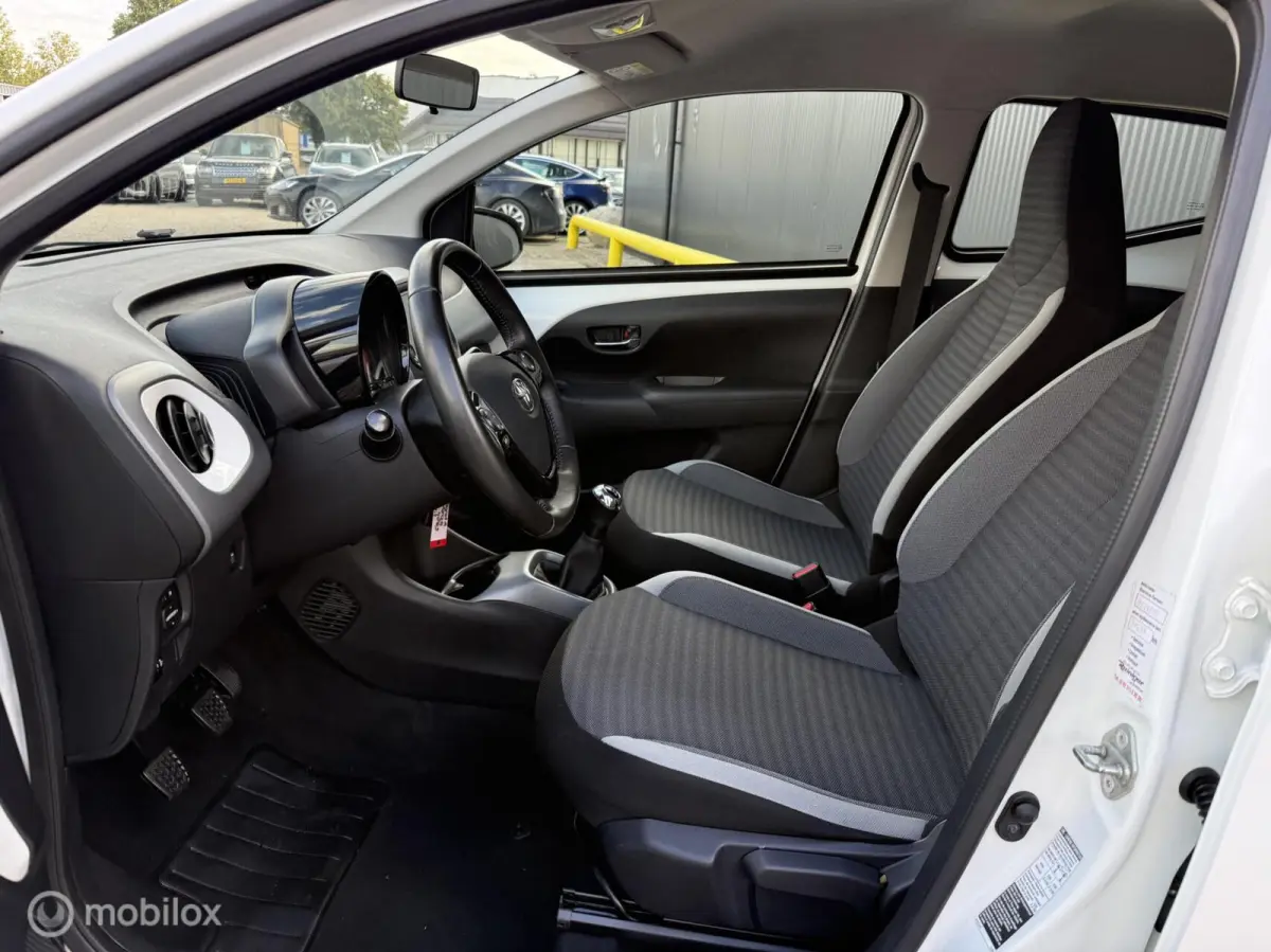 1.0 VVT-i x-play CAMERA | CARPLAY | TOPSTAAT