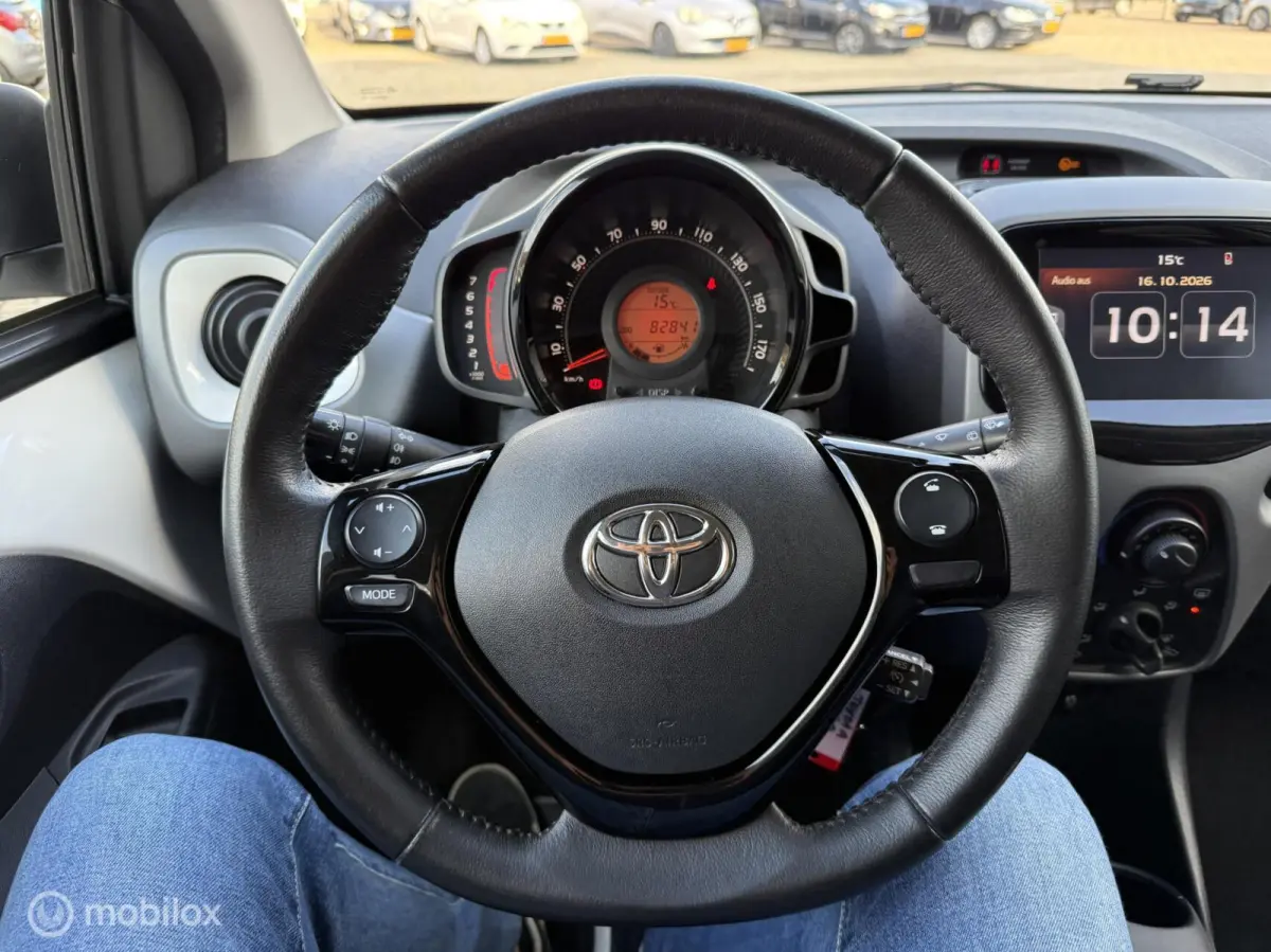 1.0 VVT-i x-play CAMERA | CARPLAY | TOPSTAAT
