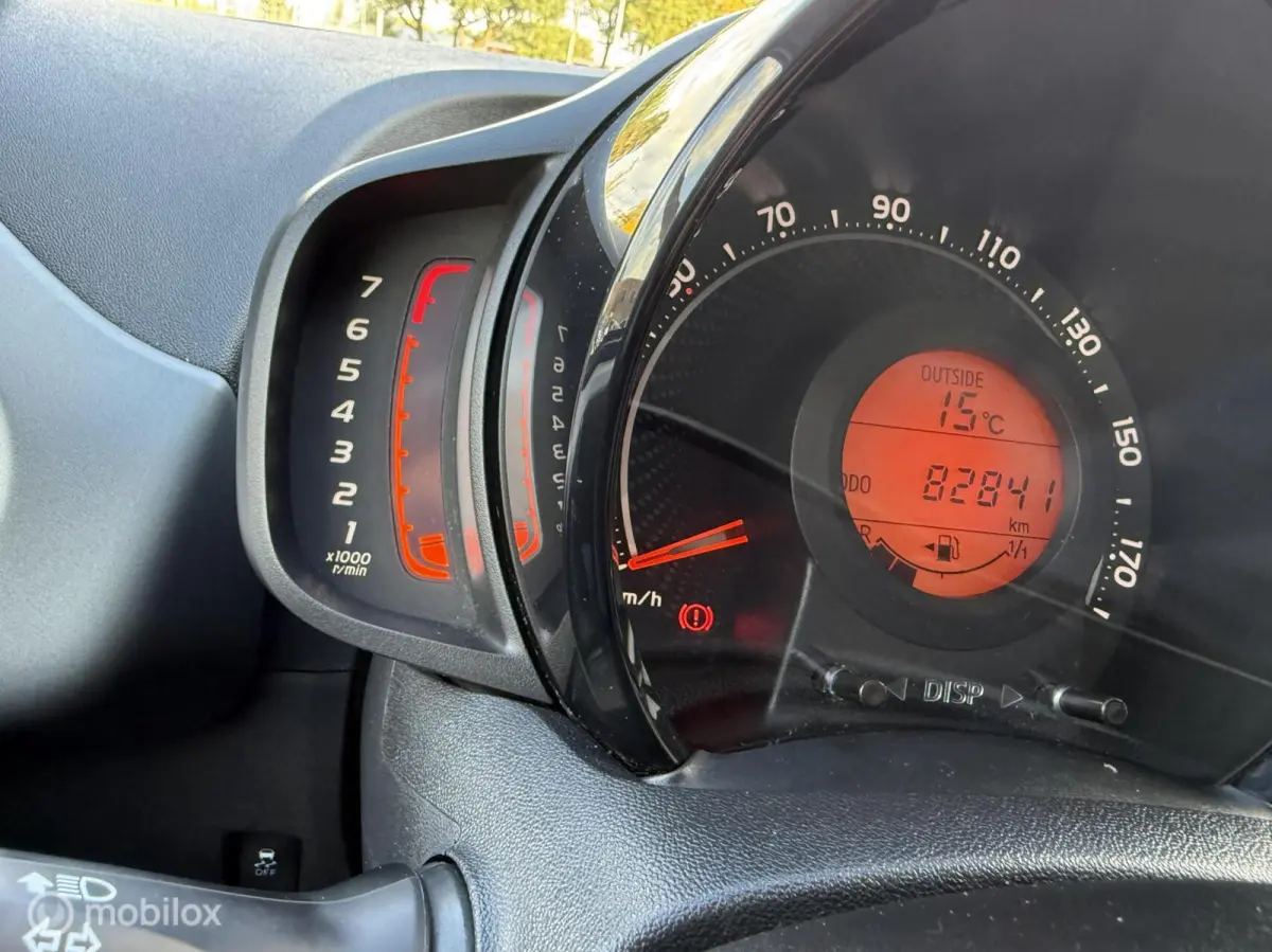 1.0 VVT-i x-play CAMERA | CARPLAY | TOPSTAAT