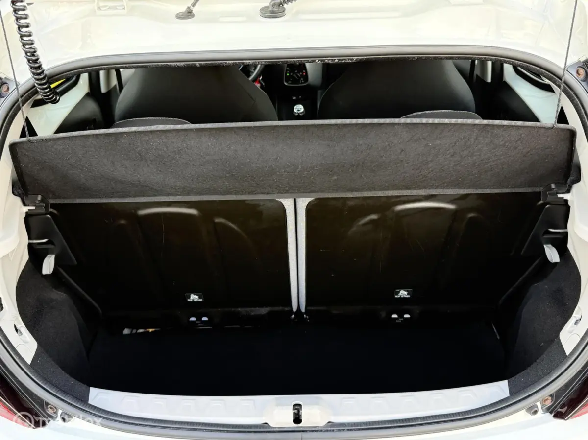 1.0 VVT-i x-play CAMERA | CARPLAY | TOPSTAAT