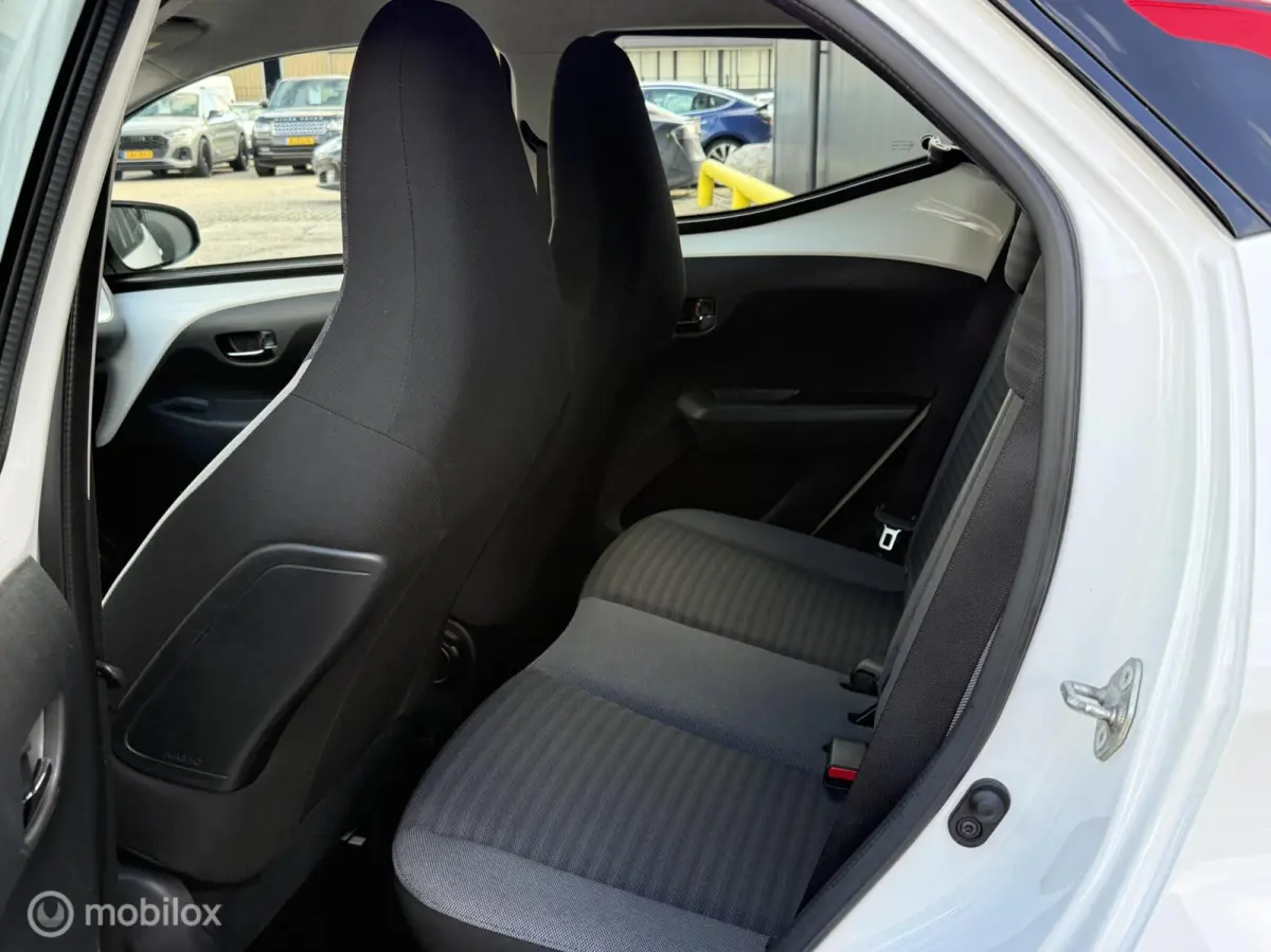 1.0 VVT-i x-play CAMERA | CARPLAY | TOPSTAAT