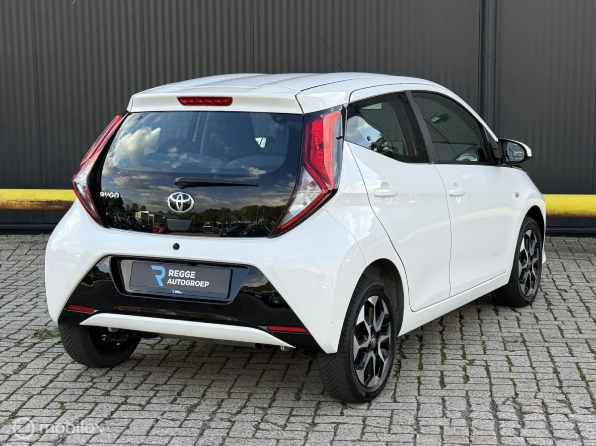 1.0 VVT-i x-play CAMERA | CARPLAY | TOPSTAAT