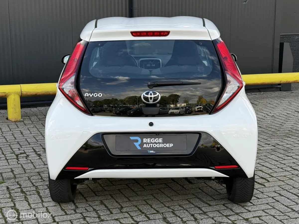 1.0 VVT-i x-play CAMERA | CARPLAY | TOPSTAAT