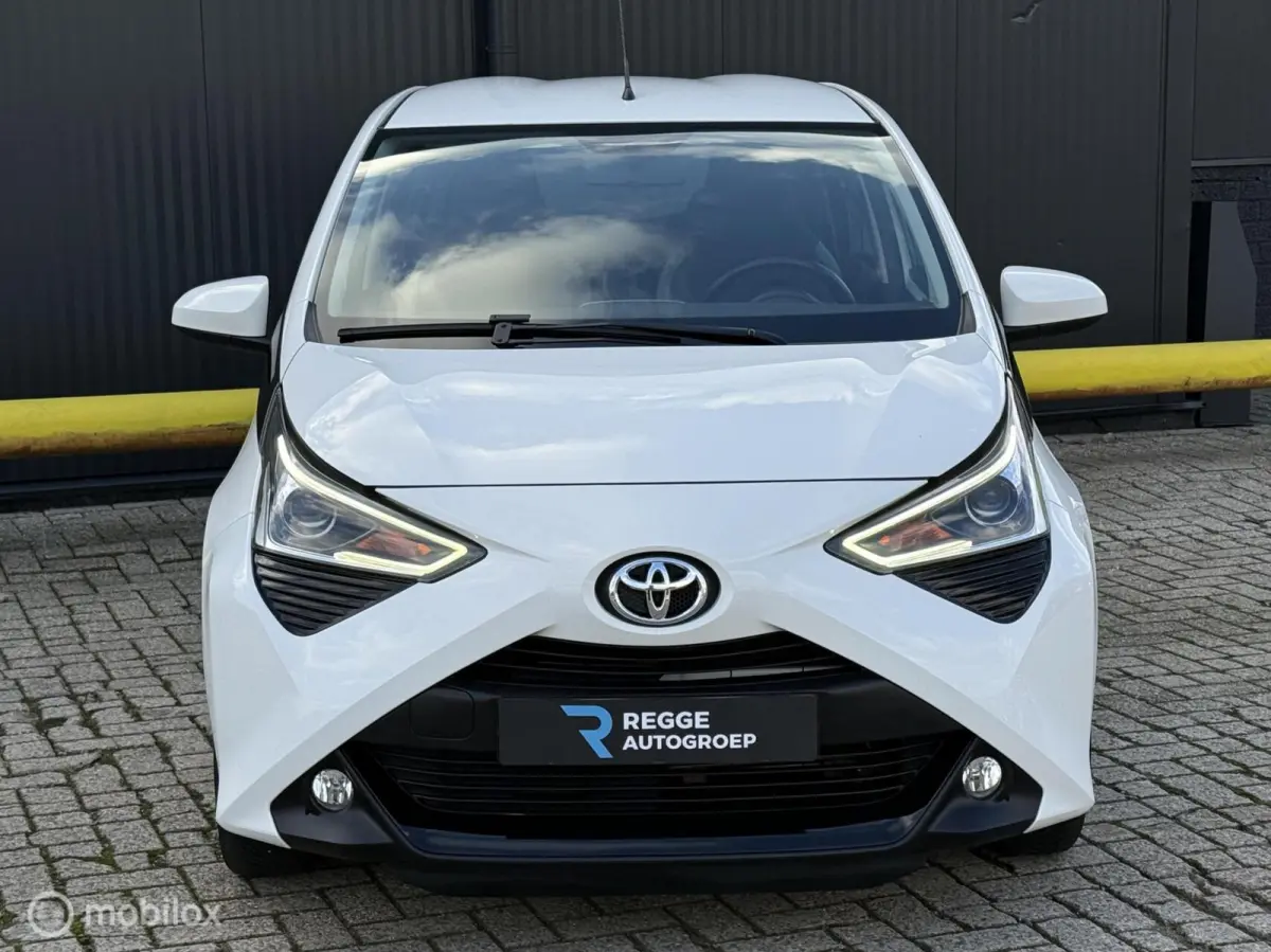 1.0 VVT-i x-play CAMERA | CARPLAY | TOPSTAAT
