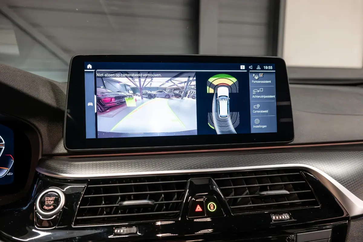 520i Business Edition Plus Sensatec M Sport | Dealer Onderhouden | Elektr. Trekhaak
