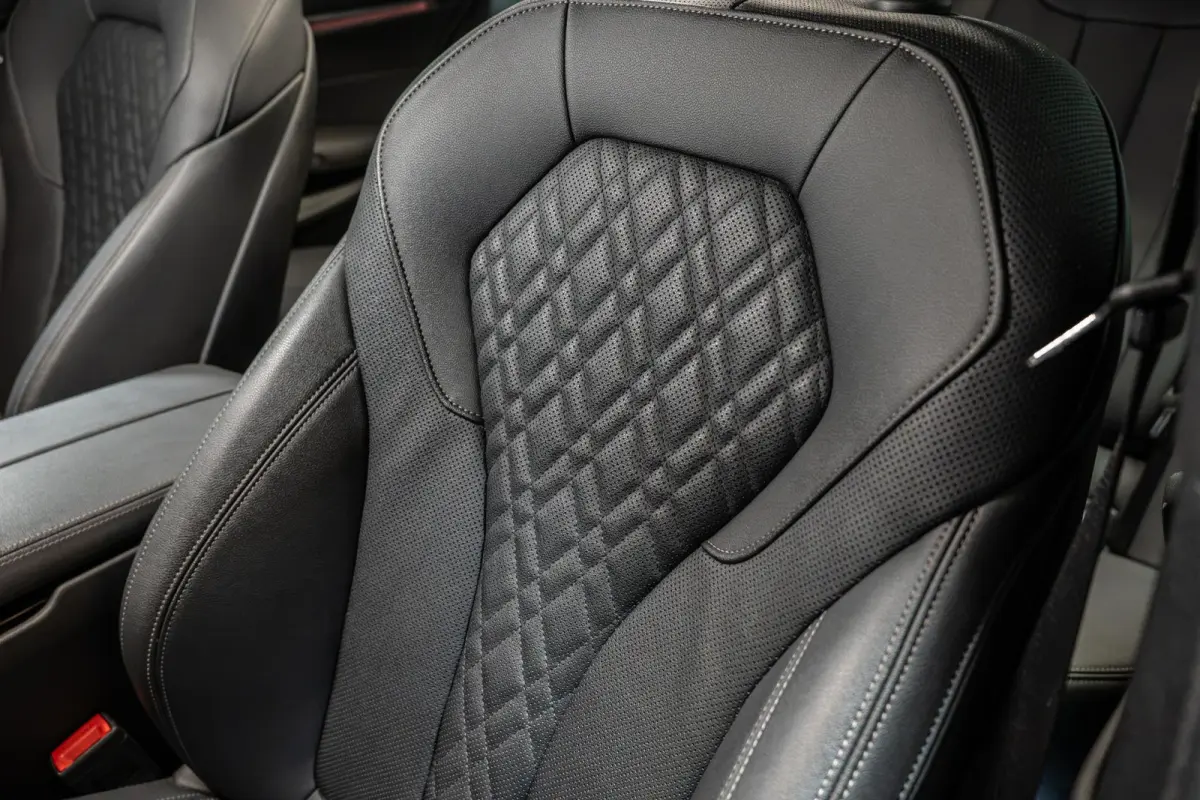 520i Business Edition Plus Sensatec M Sport | Dealer Onderhouden | Elektr. Trekhaak