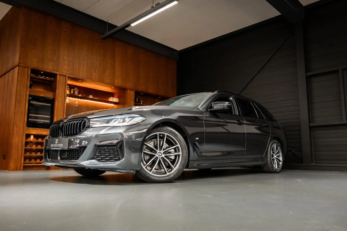 520i Business Edition Plus Sensatec M Sport | Dealer Onderhouden | Elektr. Trekhaak