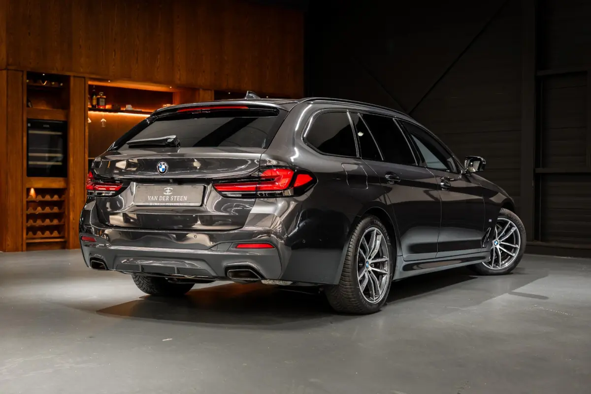 520i Business Edition Plus Sensatec M Sport | Dealer Onderhouden | Elektr. Trekhaak