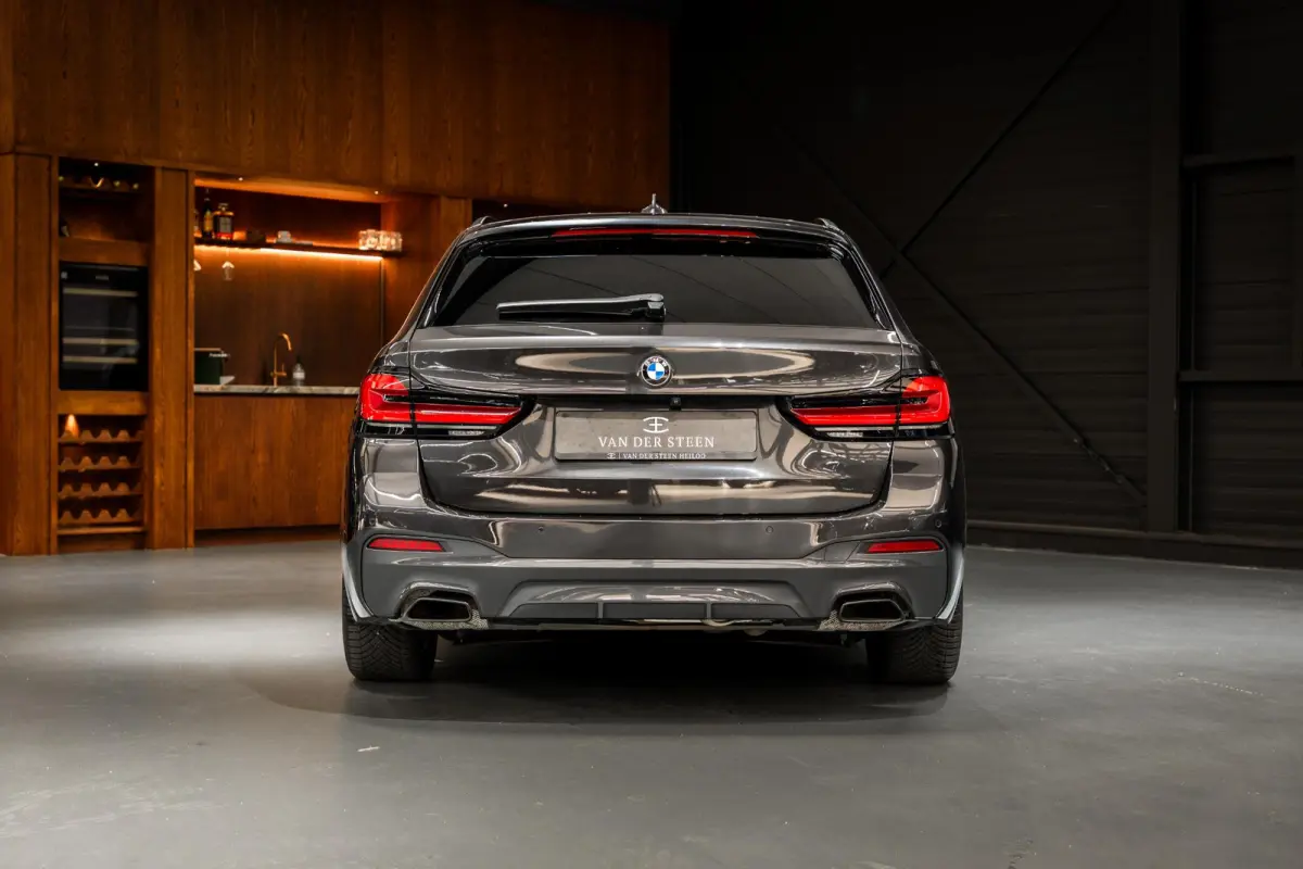 520i Business Edition Plus Sensatec M Sport | Dealer Onderhouden | Elektr. Trekhaak