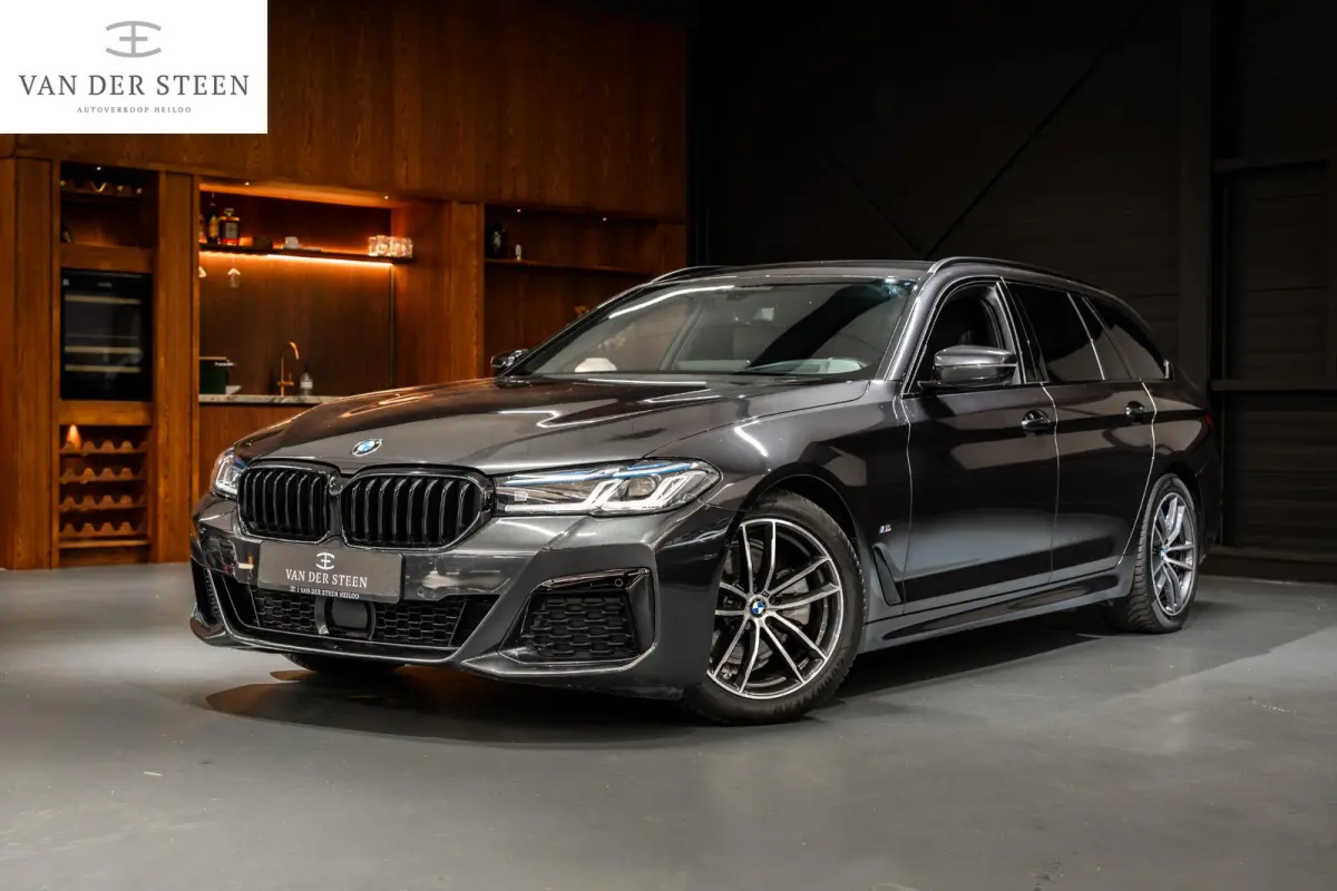 520i Business Edition Plus Sensatec M Sport | Dealer Onderhouden | Elektr. Trekhaak