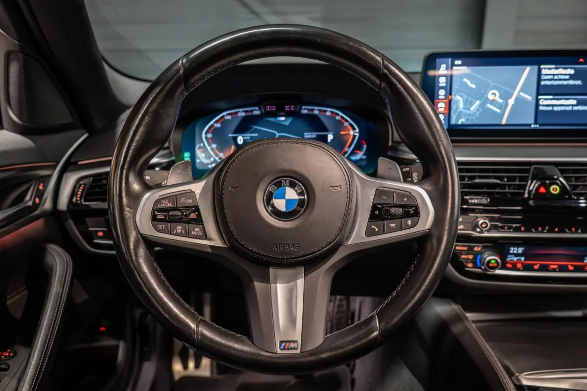 520i Business Edition Plus Sensatec M Sport | Dealer Onderhouden | Elektr. Trekhaak