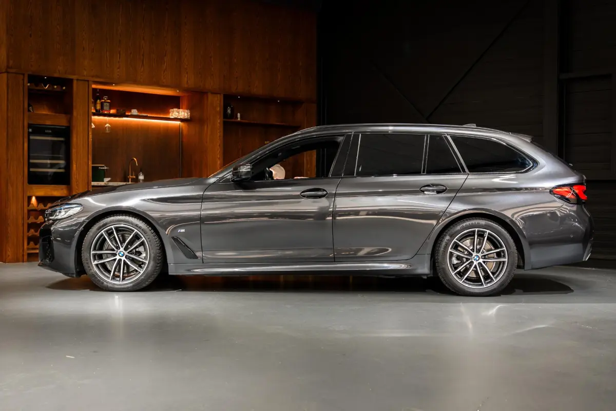 520i Business Edition Plus Sensatec M Sport | Dealer Onderhouden | Elektr. Trekhaak