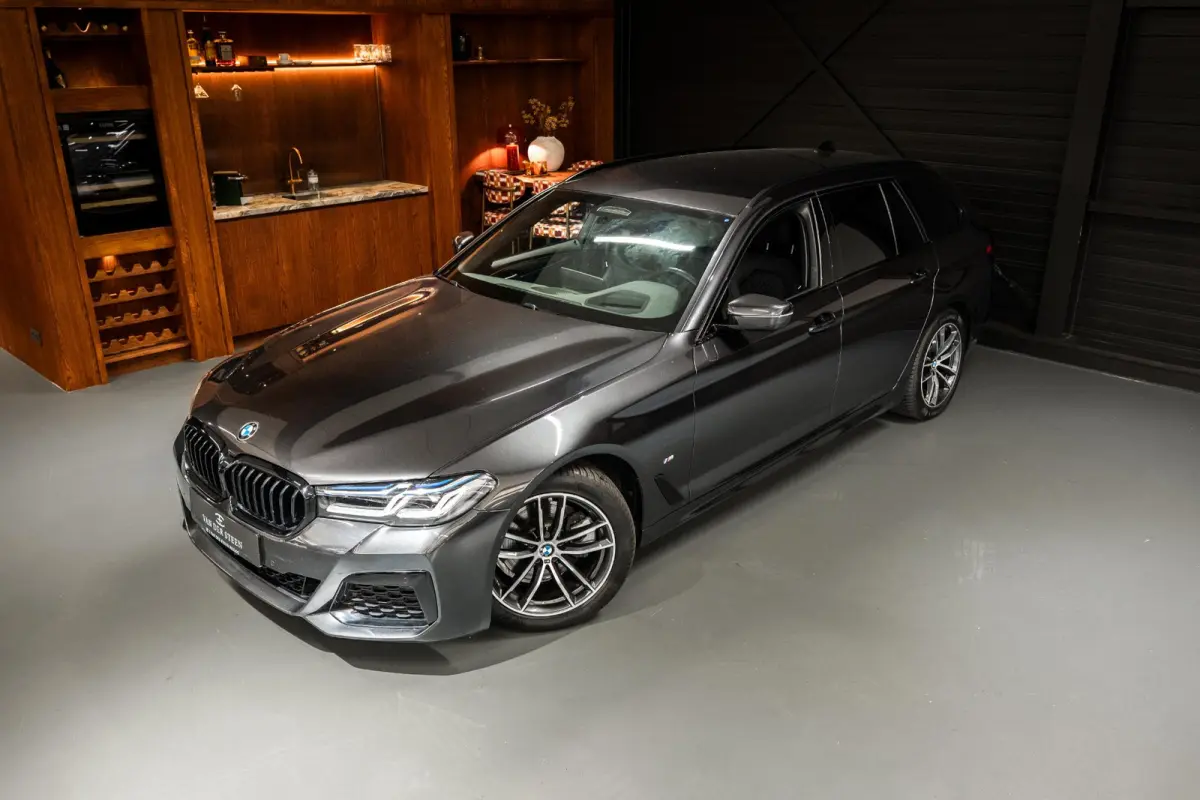 520i Business Edition Plus Sensatec M Sport | Dealer Onderhouden | Elektr. Trekhaak