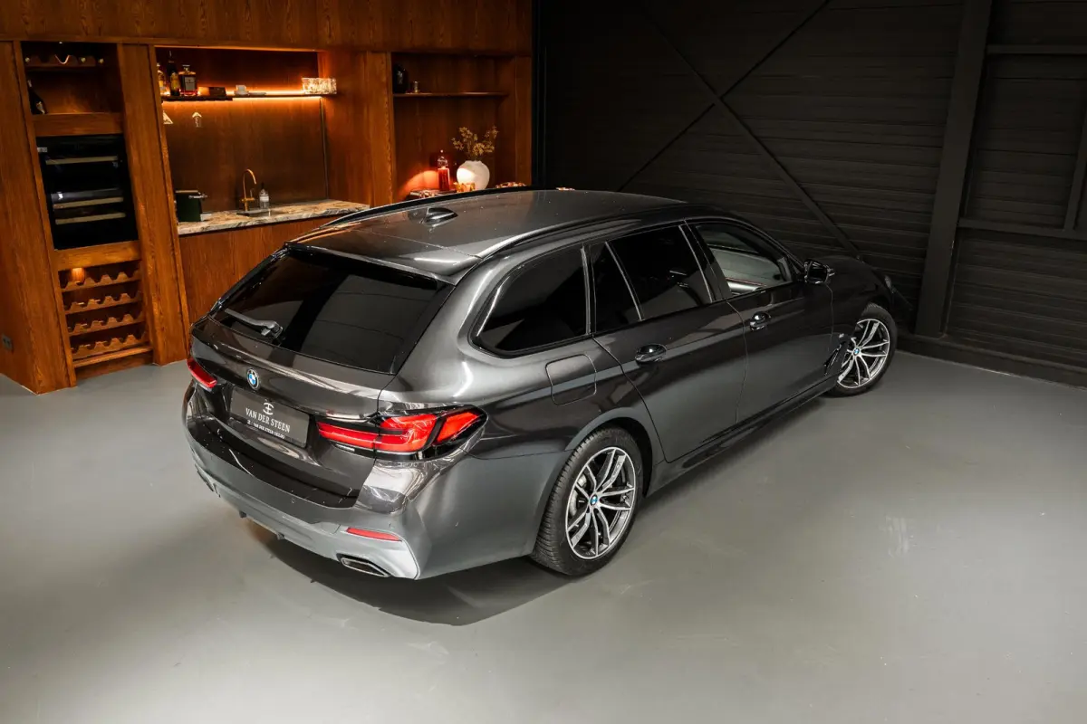 520i Business Edition Plus Sensatec M Sport | Dealer Onderhouden | Elektr. Trekhaak