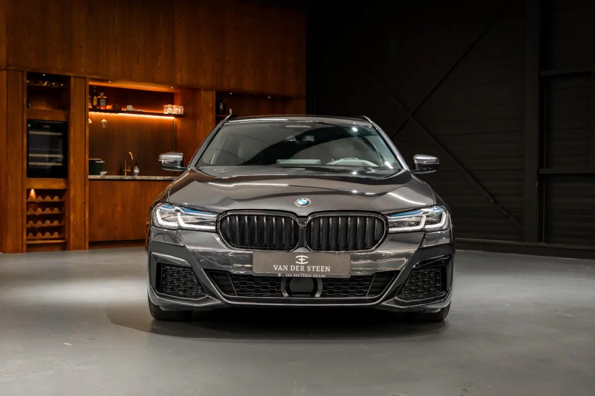 520i Business Edition Plus Sensatec M Sport | Dealer Onderhouden | Elektr. Trekhaak