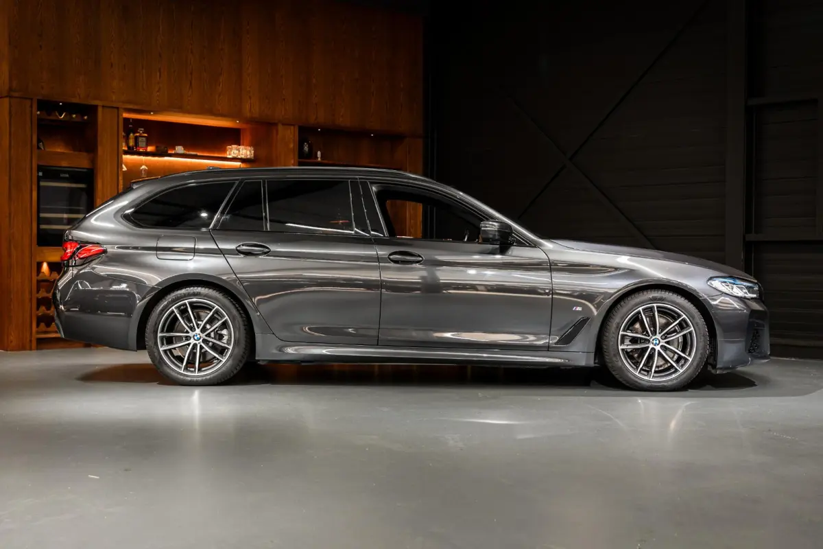 520i Business Edition Plus Sensatec M Sport | Dealer Onderhouden | Elektr. Trekhaak