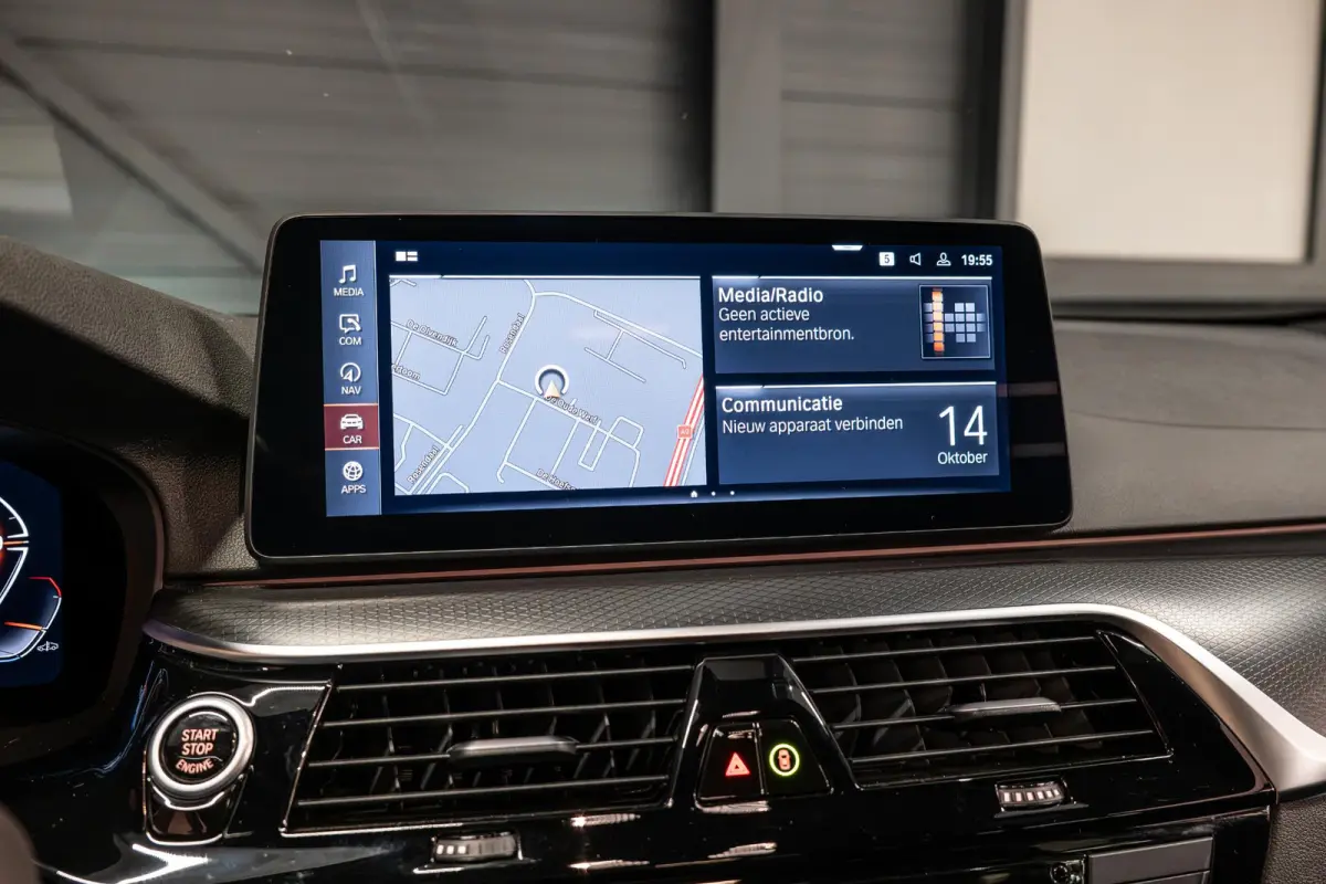 520i Business Edition Plus Sensatec M Sport | Dealer Onderhouden | Elektr. Trekhaak