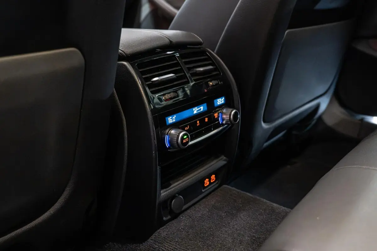 520i Business Edition Plus Sensatec M Sport | Dealer Onderhouden | Elektr. Trekhaak