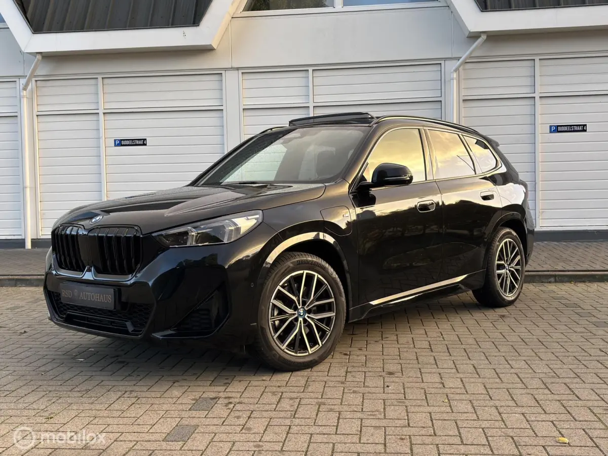 xDrive25e M-pakket Pano trekhaak HK HuD