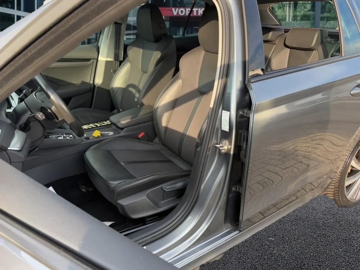 1.4 TSI iV AMBITION CAMERA/CRUISE/STOEL+STUURVERW/CARPLAY