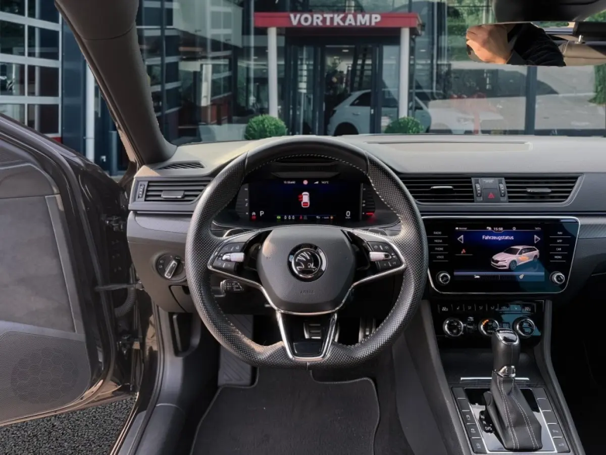 2.0 TDI DSG SPORTLINE TREKHAAK/PDC/ELEK-KLEP/ACC/MEM/STOEL+STUURVERW