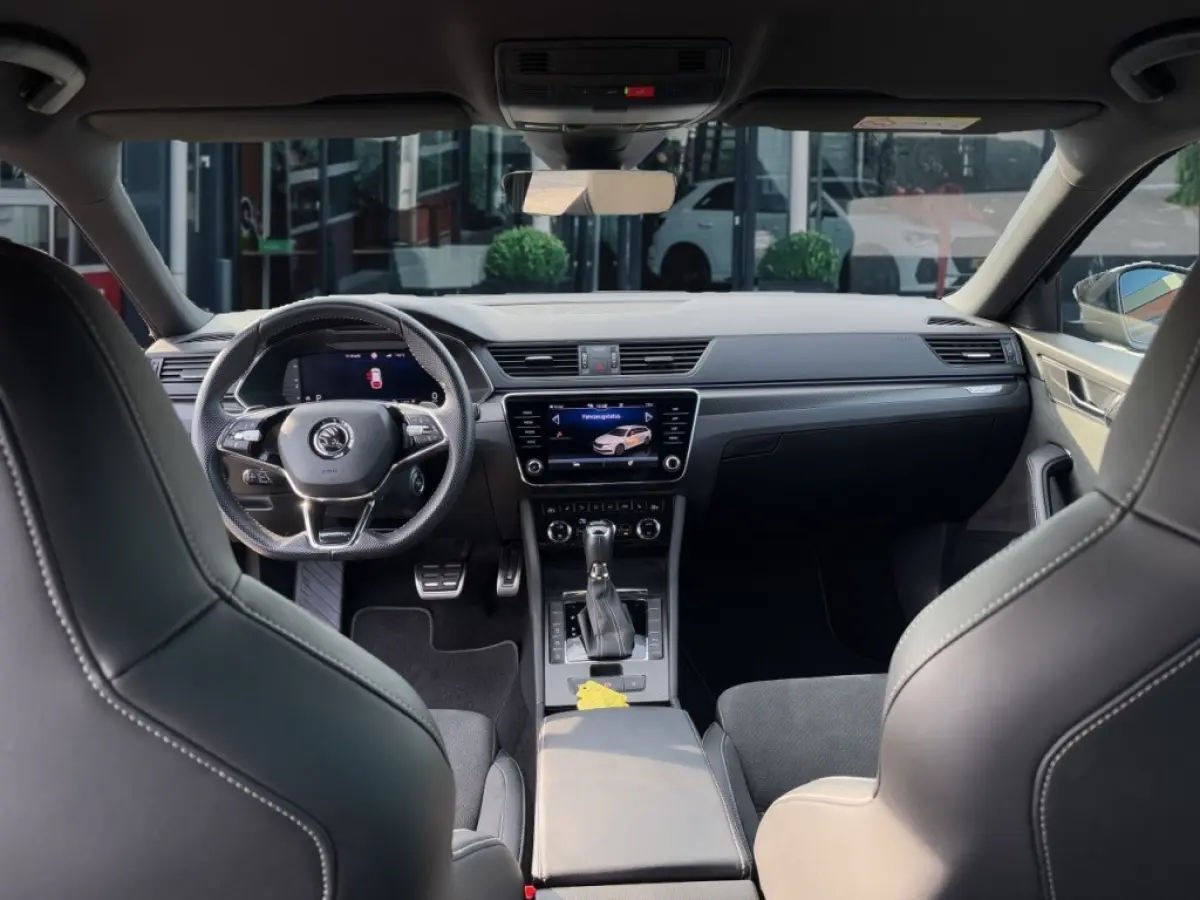 2.0 TDI DSG SPORTLINE TREKHAAK/PDC/ELEK-KLEP/ACC/MEM/STOEL+STUURVERW