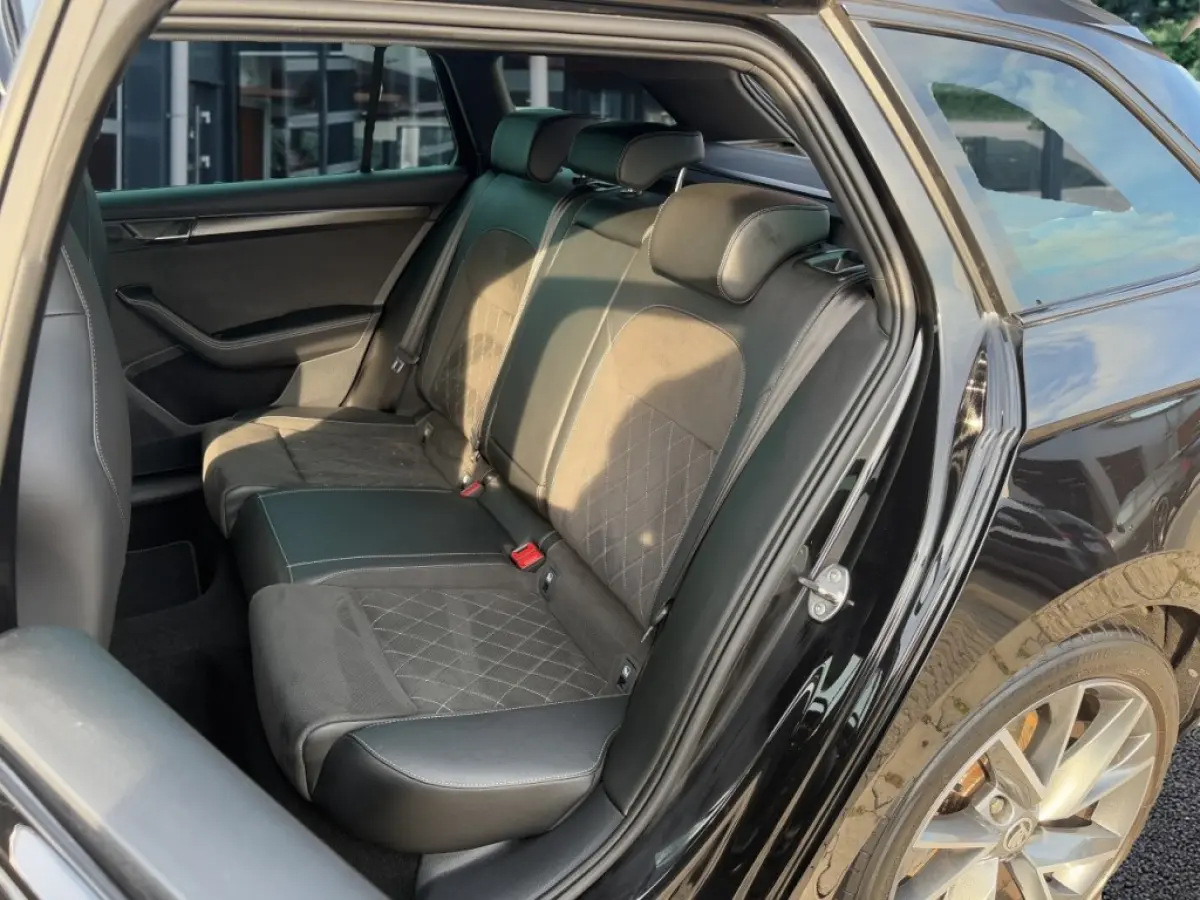2.0 TDI DSG SPORTLINE TREKHAAK/PDC/ELEK-KLEP/ACC/MEM/STOEL+STUURVERW