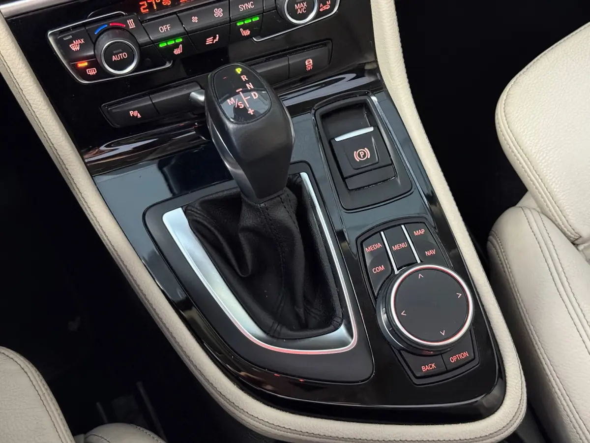 218i 7p. High Executive|PANO