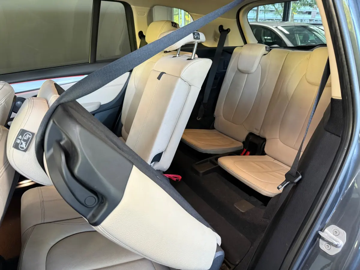 218i 7p. High Executive|PANO